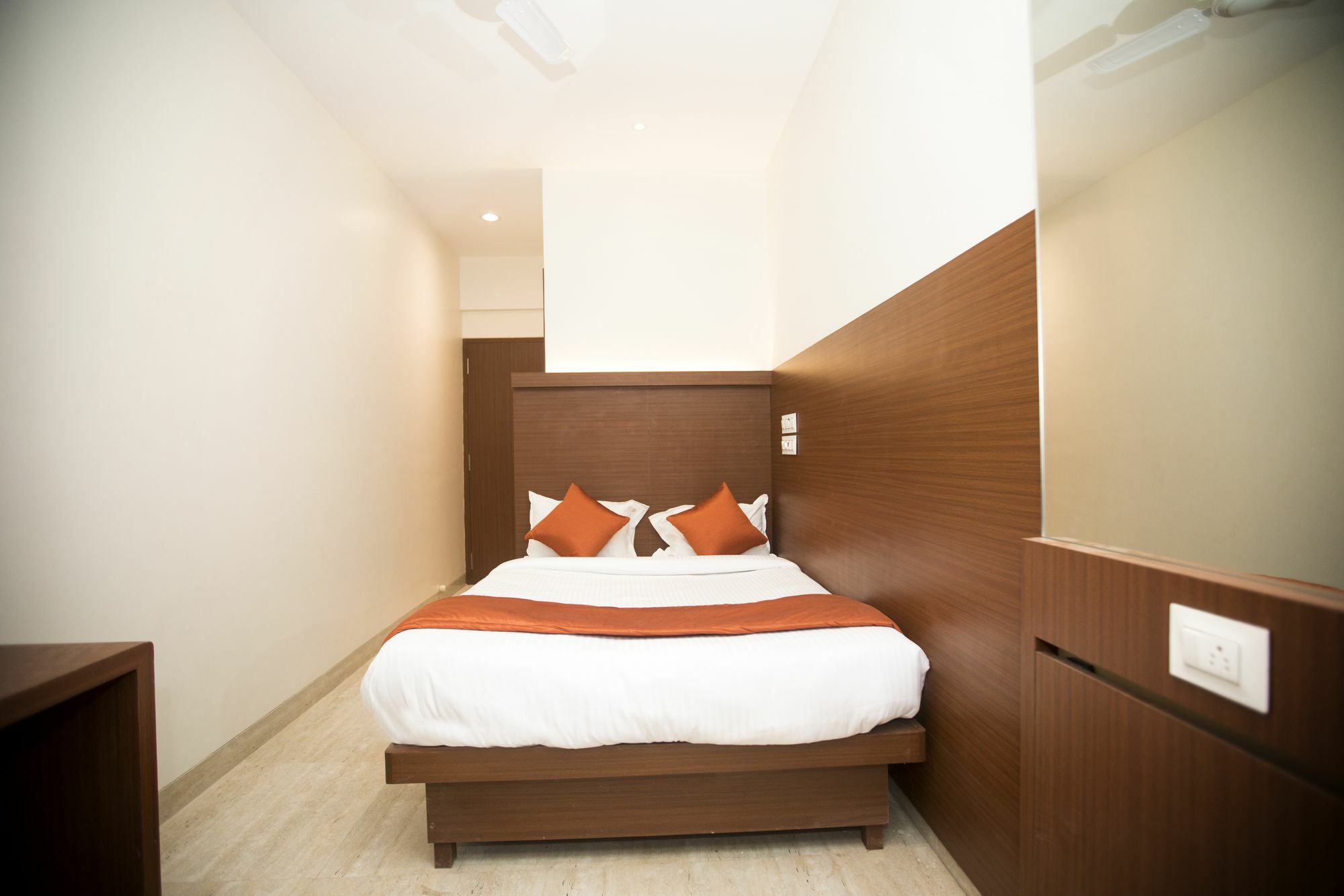 Hotel Spring Inn Mumbai Ngoại thất bức ảnh